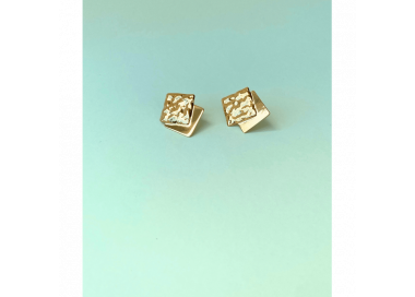 Orecchini effetto martellato corti oro